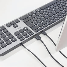 Laden Sie das Bild in den Galerie-Viewer, UCZKEYHUB W mit USB Hub und Ladeport<br/><b>Geniale erweiterte Mac Tastatur</b><br/>Kabel mit USB-C und USB-A Stecker