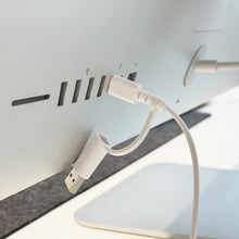 Laden Sie das Bild in den Galerie-Viewer, UCZKEYHUB W mit USB Hub und Ladeport<br/><b>Geniale erweiterte Mac Tastatur</b><br/>Kabel mit USB-C und USB-A Stecker