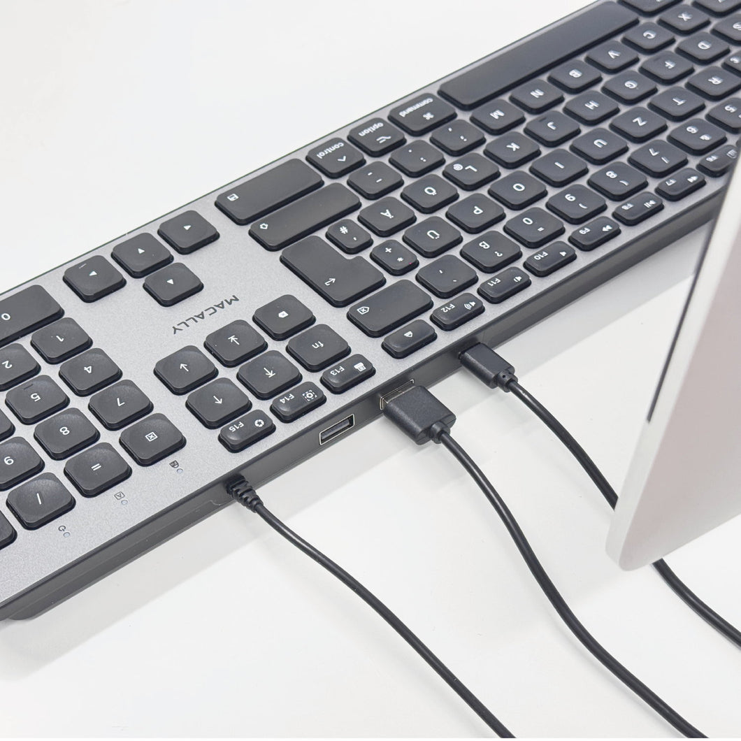 UCZKEYHUB W mit USB Hub und Ladeport<br/><b>Geniale erweiterte Mac Tastatur</b><br/>Kabel mit USB-C und USB-A Stecker